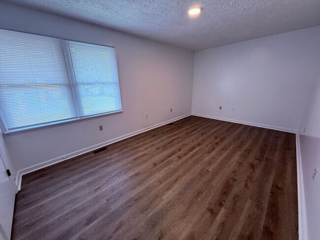 Building Photo - 460A Warrior Dr