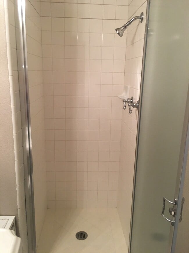 Building Photo - 2376 Forbes Ave