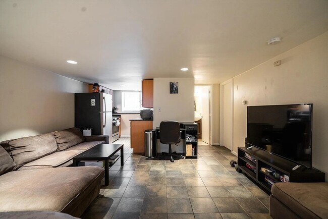 Primary Photo - 2 Hingham St