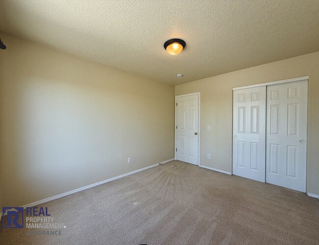 Building Photo - Spacious 4BR/2.5BA Beaverton Home with 3-Car Garage and Covered Deck