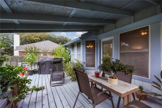 Building Photo - 1252 Lacey Oak Loop