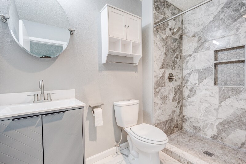 Building Photo - 3501 Green Hill Dr