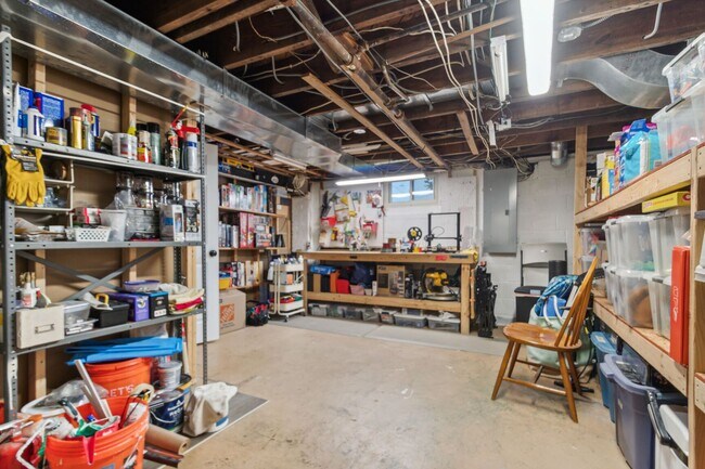 Building Photo - 9909 Gardiner Ave
