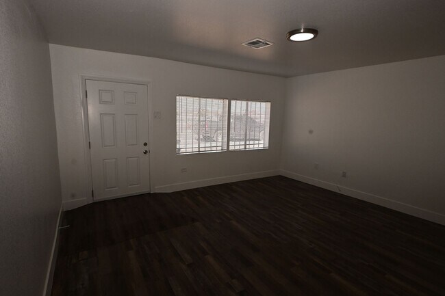 Building Photo - 1007 C St