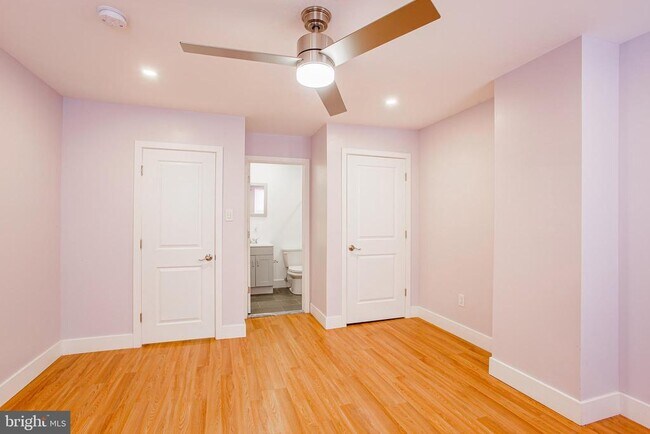 Building Photo - 1317 N Myrtlewood St