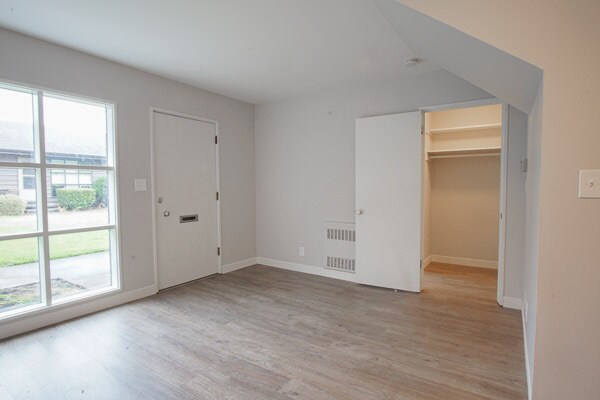 Building Photo - Near OHSU-Well-Appointed Studio Ready Soon!