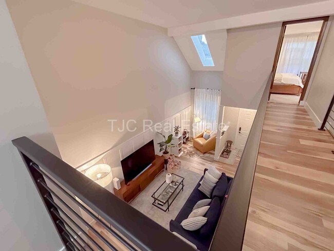 Building Photo - Townhome in the Cherry Creek School District!