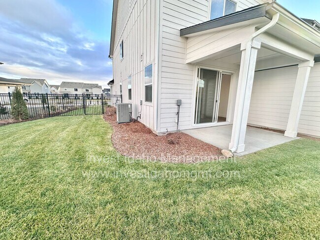 Building Photo - Luxury Townhome available now!