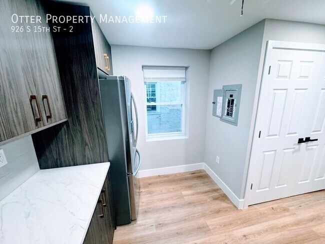 Building Photo - 926 S 15th St