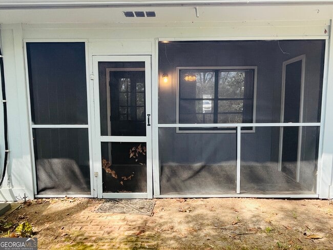 Building Photo - 403 Breezy Pnes