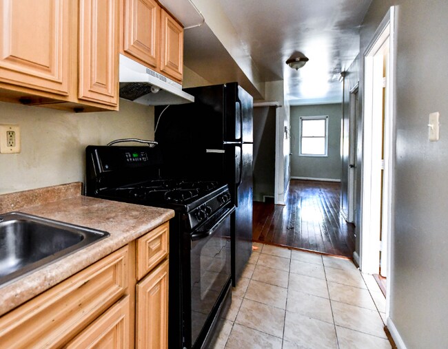 Building Photo - 1709 Montello Ave NE