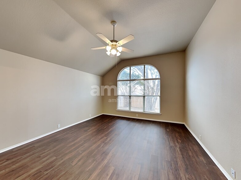 Building Photo - 2910 Saint Jude Dr