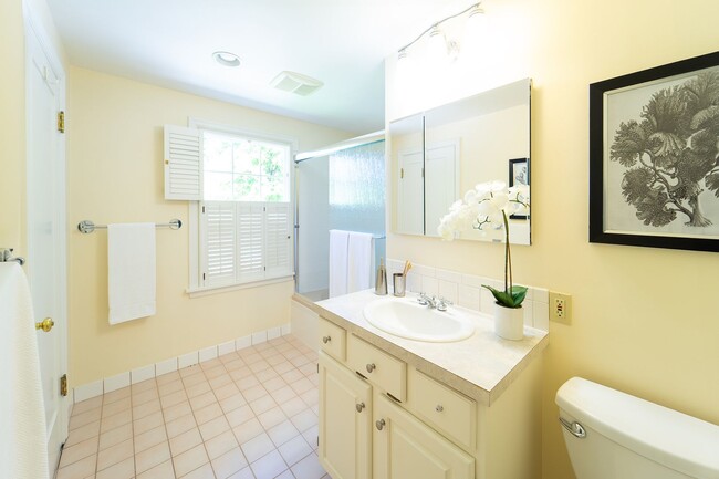 Building Photo - Enchanting Portland Heights 5BD House: You...