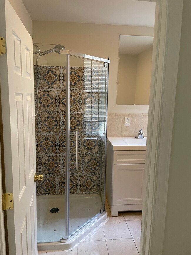 Building Photo - 1831 Fontain St