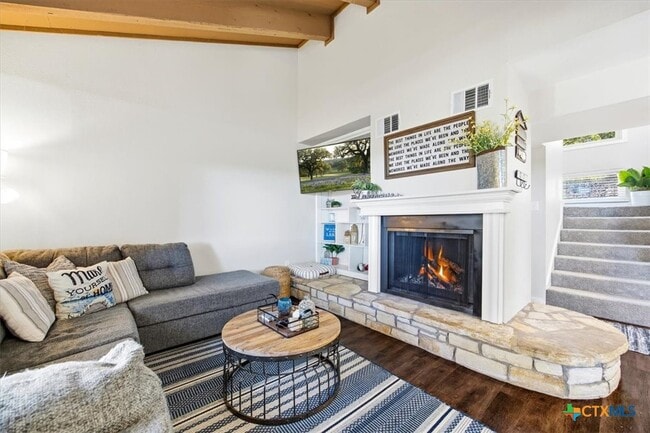 Building Photo - 1135 Parkview Dr