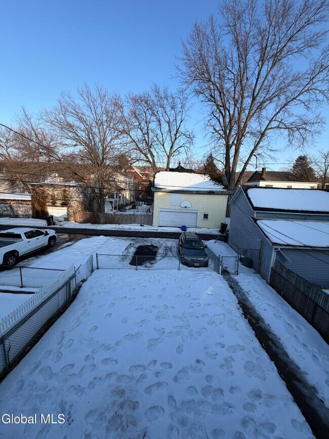 Building Photo - 608 3rd Ave