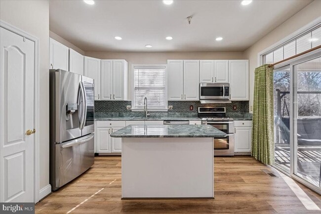 Building Photo - 2238 Merion Pond