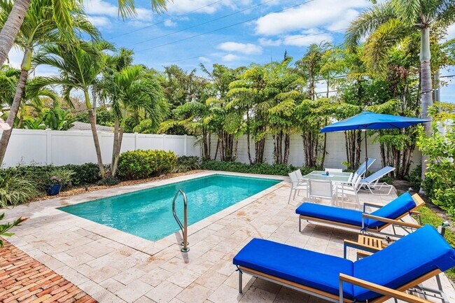 Building Photo - 342 NE 7th Ave