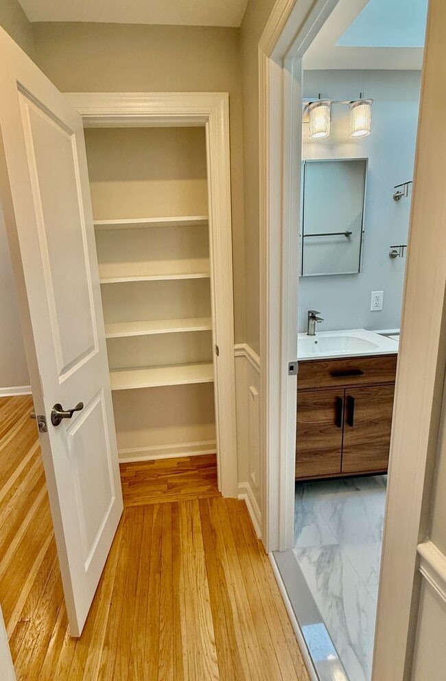 Building Photo - RARELY Offered completely RENOVATED PACKER PARK 3 Bedroom/2.5 Bath HOME w/ Central AC-HARDWOOD Fl...