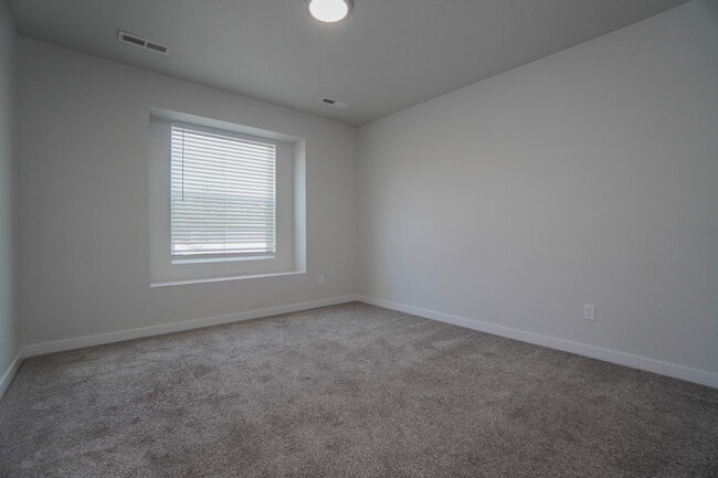 Building Photo - 5965 S Nordean Ave
