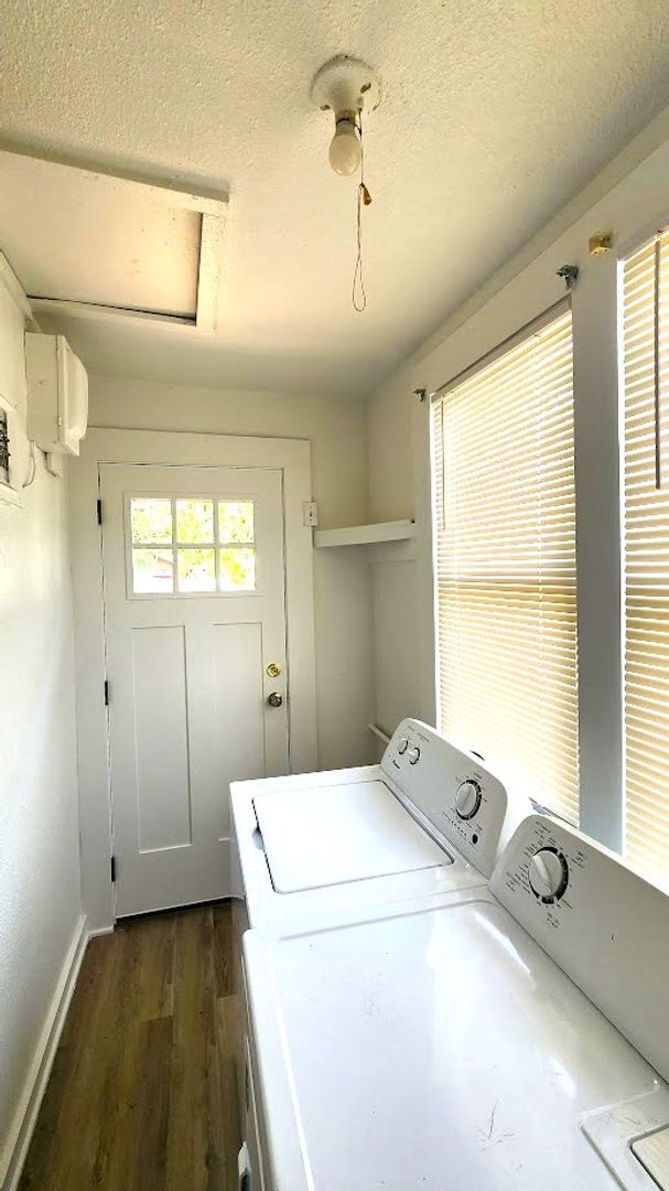 Building Photo - 2 BED 1 BATH CENTRAL PARK ADDITION NEAR PA...