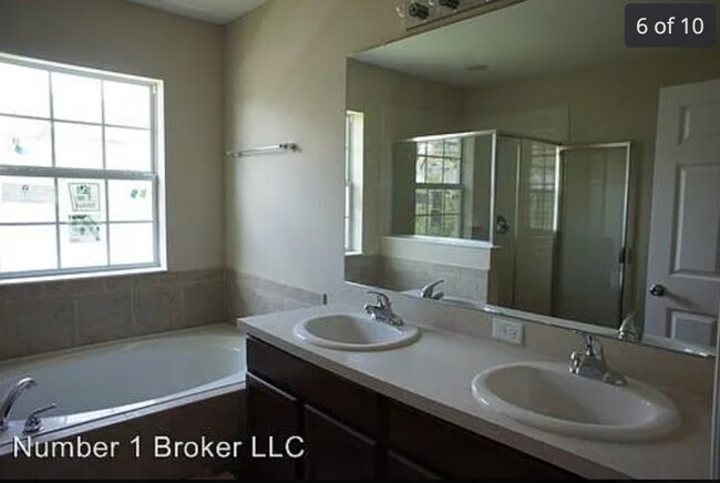 Building Photo - 10301 Regent Square Dr