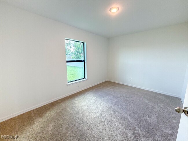 Building Photo - 420 NW 4th Terrace