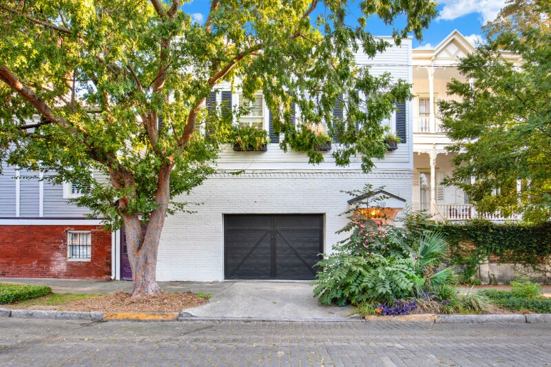 Building Photo - 210 E Waldburg St