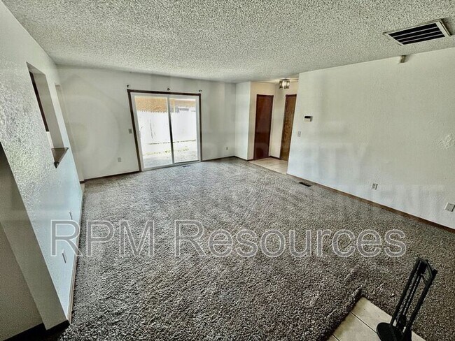 Building Photo - 7002 Woodlake Dr