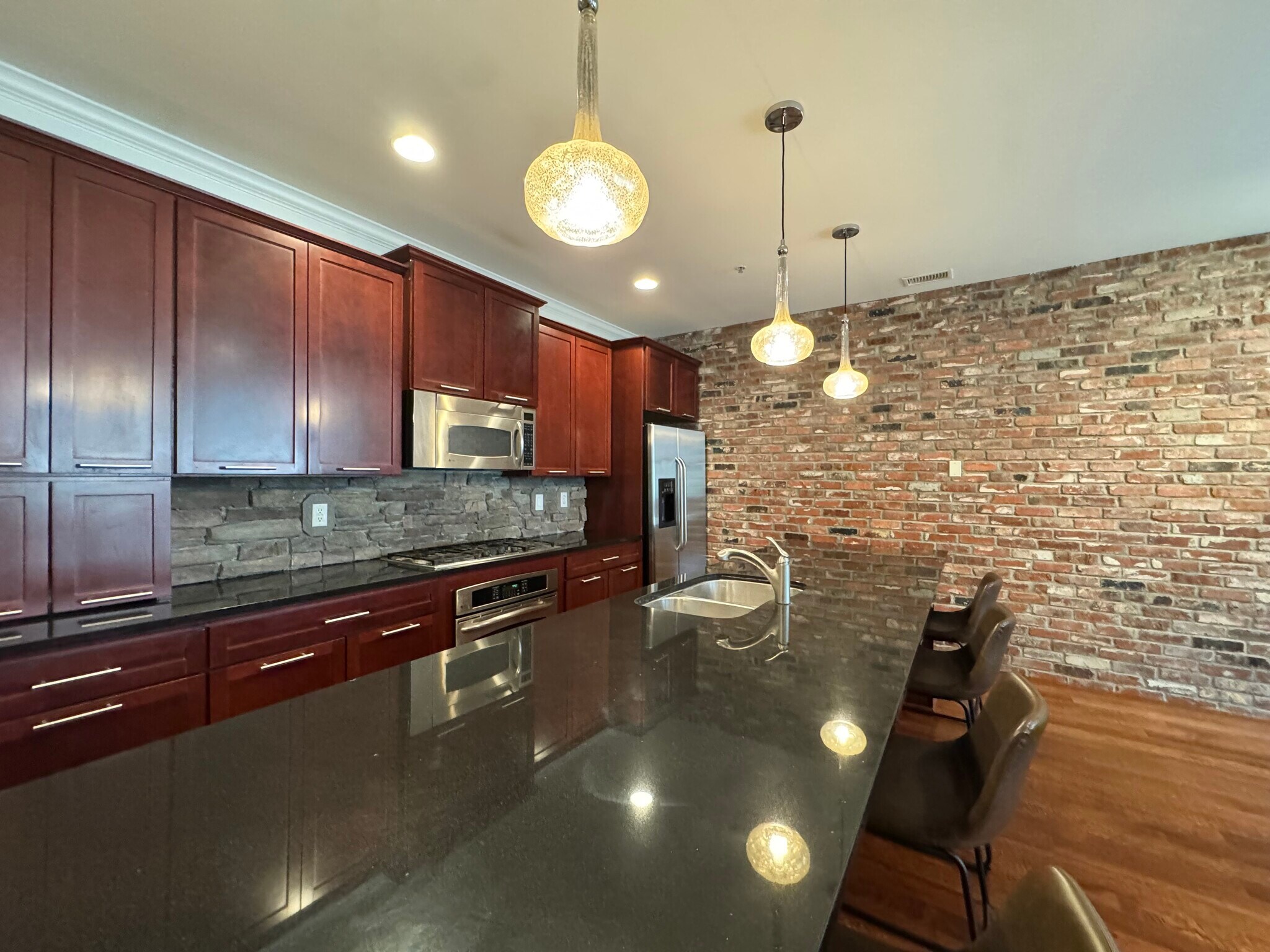 Building Photo - 2929 McGee Trfy