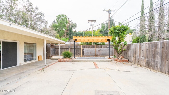 Building Photo - 5901 Hanna Ave