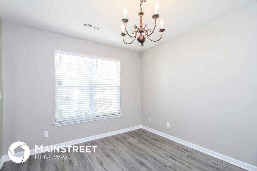 Building Photo - 977 Peachtree Meadows Cir