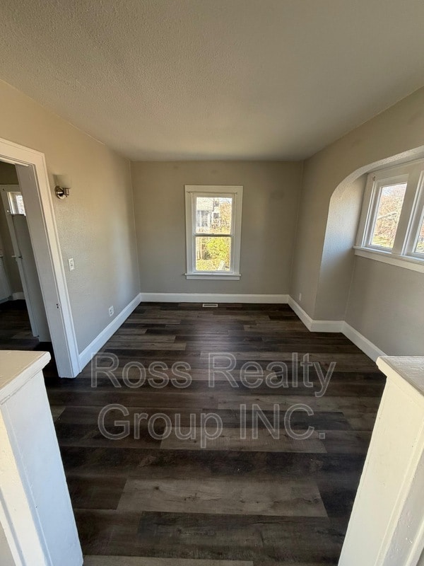 Building Photo - 400 Spencer St