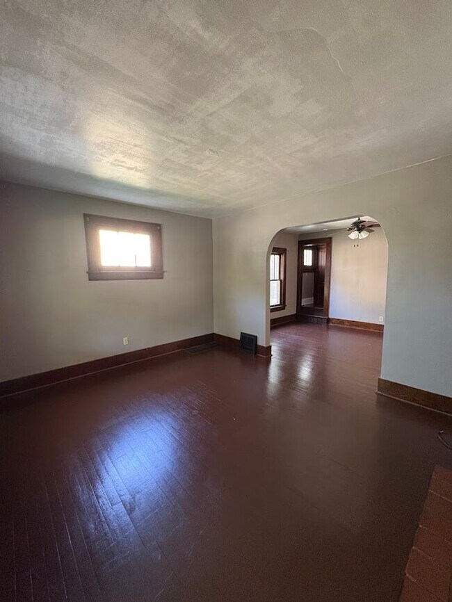 Building Photo - 2549 Elmwood St