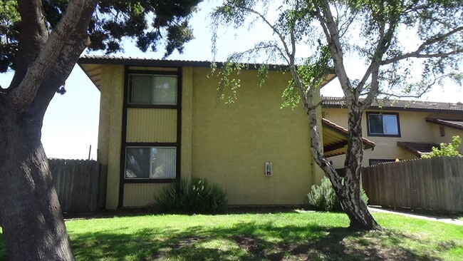 Building Photo - 725 Summerwood Ln