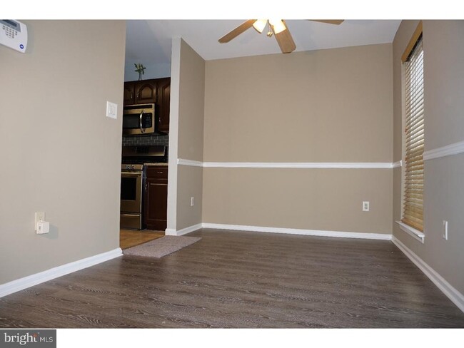 Building Photo - 203 Steeplechase Ct