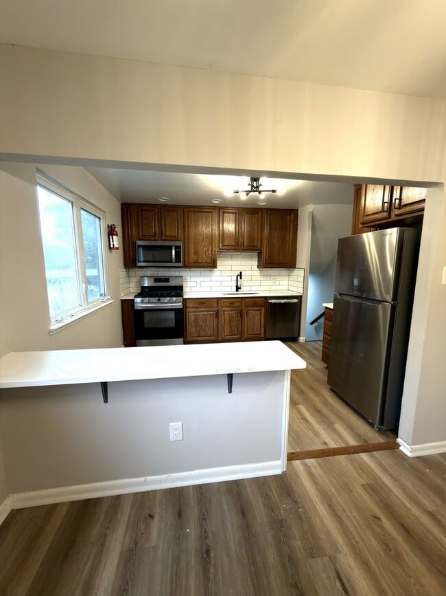 Building Photo - Beautifully Updated 4 Bedroom Rental Home