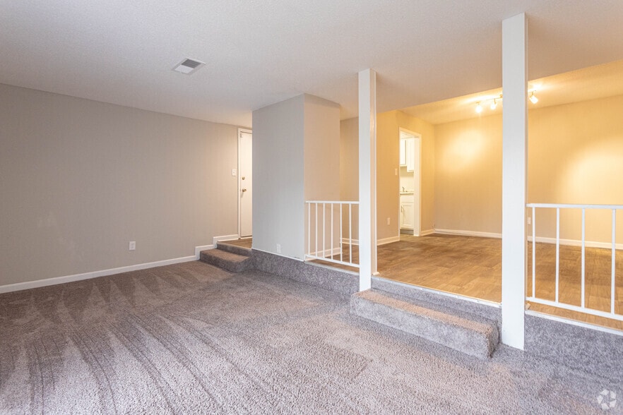 2BR, 1BA - 1,000SF - Valley Station