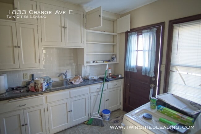 Building Photo - Freshly updated 2 bedroom 1 bath