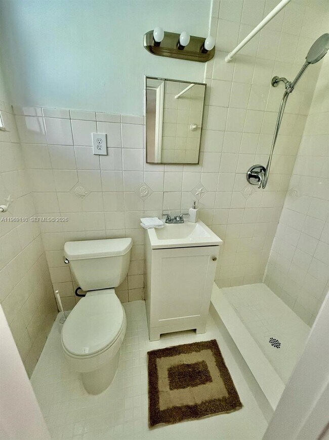 Building Photo - 1240 NE 12th Ave