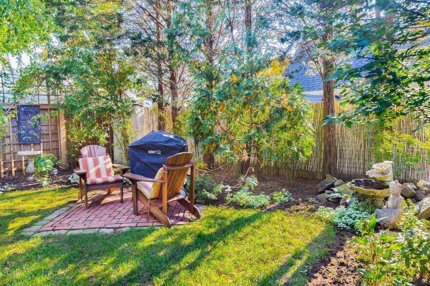 Building Photo - 27 Blaney St