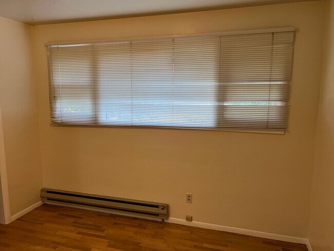 Building Photo - 3 Bedroom House in Southwest Eugene