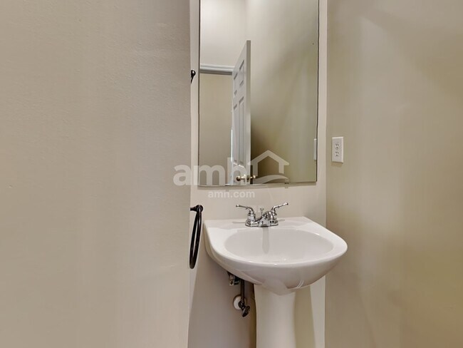 Building Photo - 664 Porto Cristo Ave