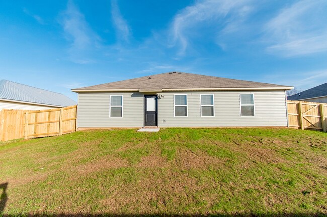 Building Photo - Band New 4 Bedroom Home in Lincoln!