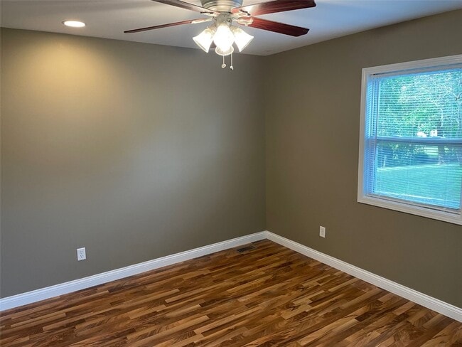 Building Photo - 1662 Knightwood Ln
