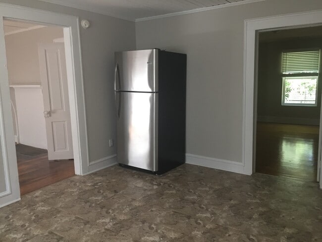 Building Photo - 2 Bed, 1 Bath Home Available in Woodruff