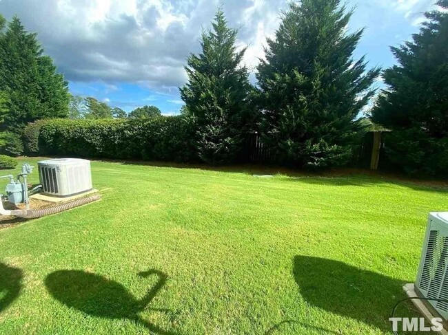 Building Photo - 3 Bedroom 3.5 Bath Townhome close to NCSU