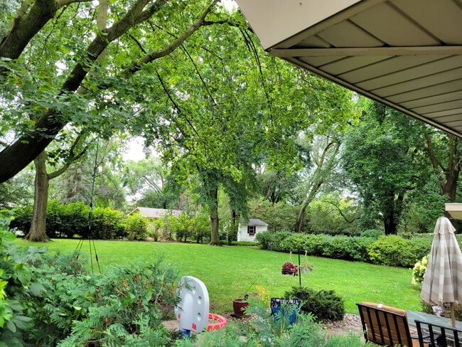 Building Photo - 724 Wisconsin St