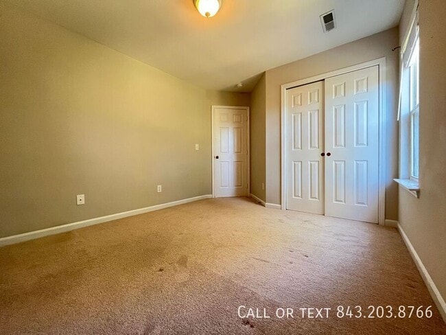 Building Photo - 214 Recess Dr