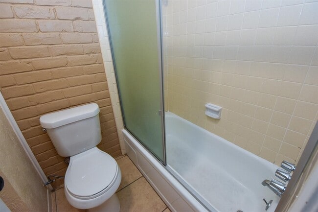 Building Photo - 1517 Barcelona Way Dr